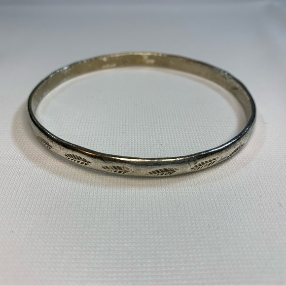 Jewelry - #036 Vintage Mexican 925  Sterling Silver bangle